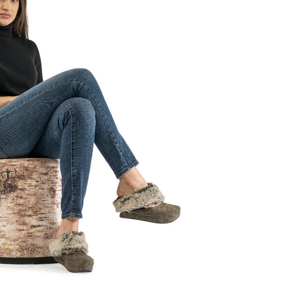 Neva 2 - Brown flips to Taupe Fur - Picture 1 of 11